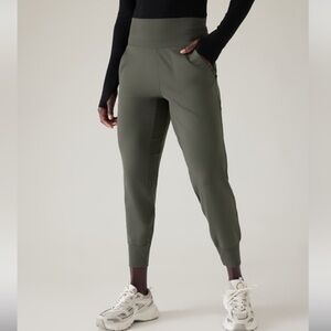 Athleta Venice Joggers Size XL Hermatite Gray